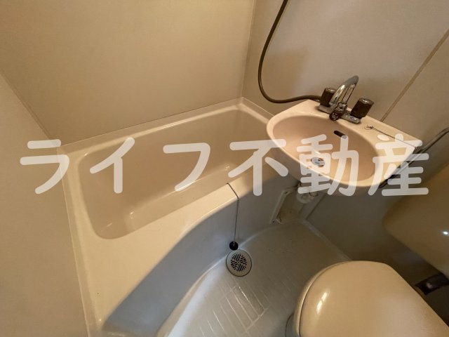 ハイツ八戸ノ里の浴室|落ち着いた空間のお風呂です