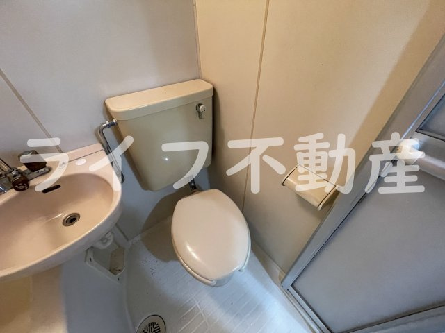 ハイツ八戸ノ里のトイレ|落ち着いた色調のトイレです