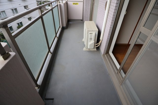 フジヴェール法連寺山のバルコニー|お洗濯にも便利なバルコニー付き