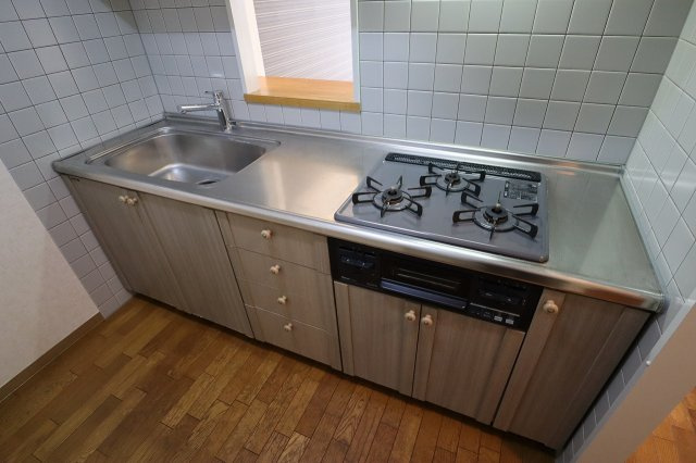 フジヴェール法連寺山のキッチン|3口システムキッチン