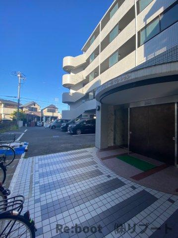 サントミグランドールマンションの駐車場