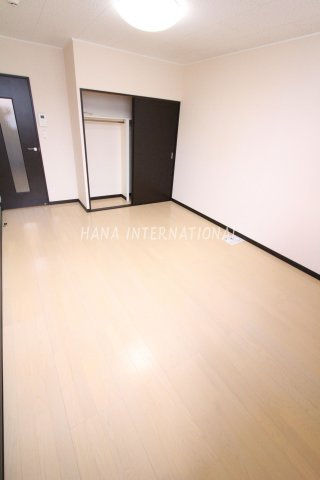 エルーセラハイツの居間・リビング