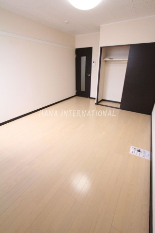 エルーセラハイツの居間・リビング