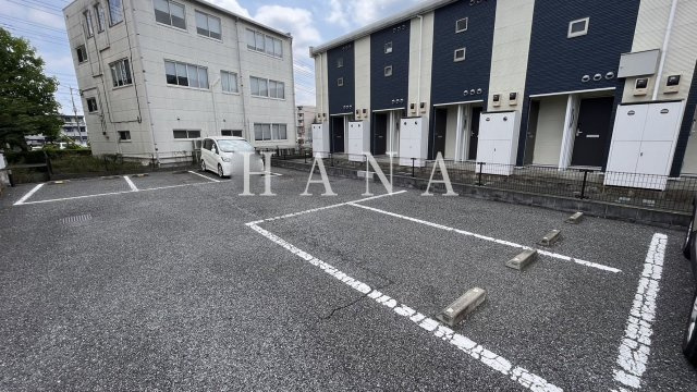 エルーセラハイツの駐車場