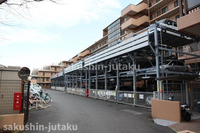 ライオンズガーデン津田沼の駐車場