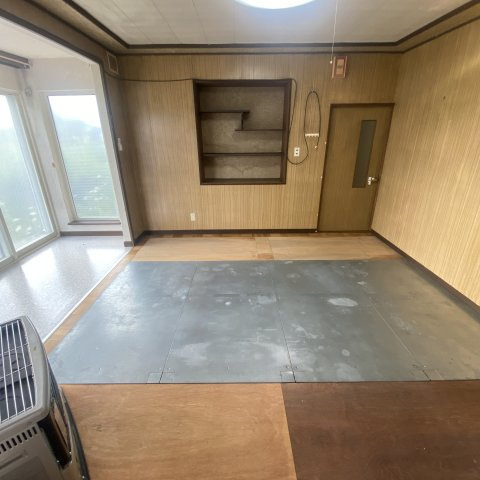 本輪西町５丁目３１－１３借家の居間・リビング|使いやすい居間です