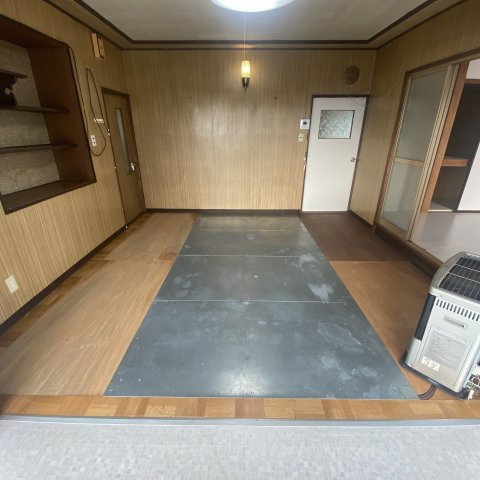 本輪西町５丁目３１－１３借家の居間・リビング|居間です