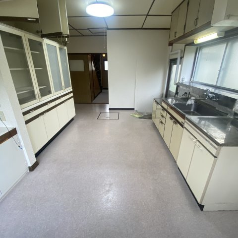本輪西町５丁目３１－１３借家のキッチン|お料理しやすいキッチンです