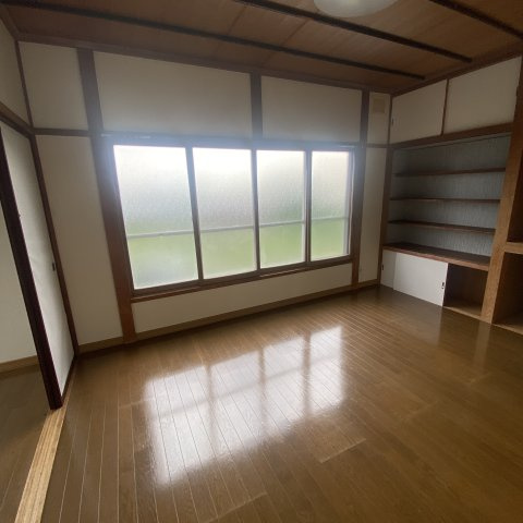 本輪西町５丁目３１－１３借家の和室|落ち着いた雰囲気の和室付きです