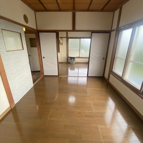 本輪西町５丁目３１－１３借家の洋室|明るい洋室です
