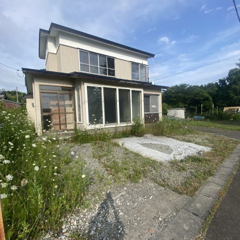 本輪西町５丁目３１－１３借家の駐車場|駐車場に車を止められます