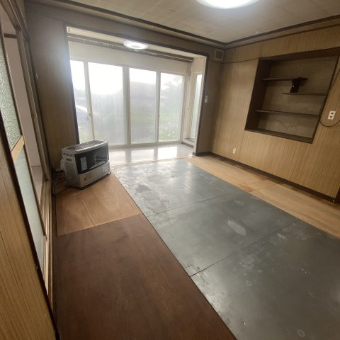 本輪西町５丁目３１－１３借家の居間・リビング|居間です