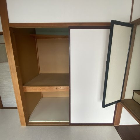 本輪西町５丁目３１－１３借家の収納|便利な収納スペースです