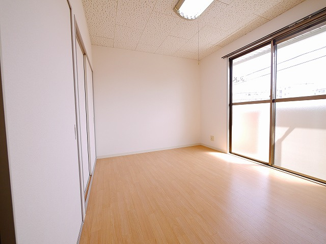 西山ハイツの洋室|スタンダードな洋室です