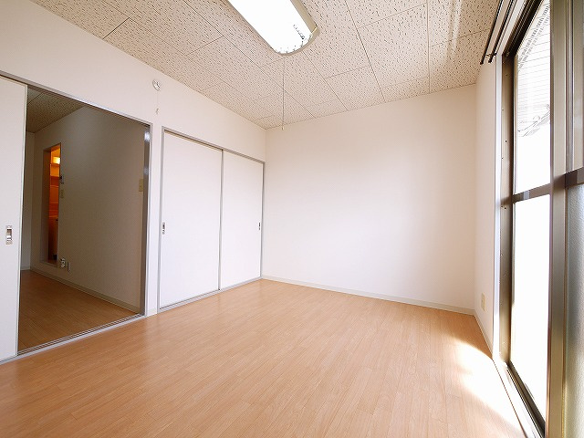 西山ハイツの洋室|スタンダードな洋室です