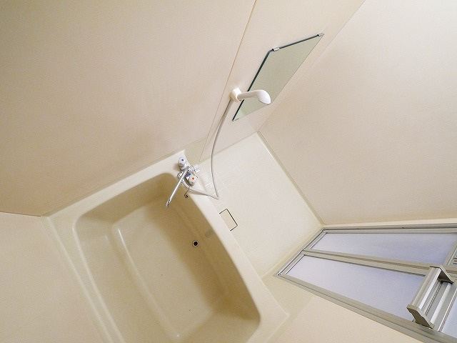 西山ハイツの浴室|コンパクトで使いやすいお風呂です