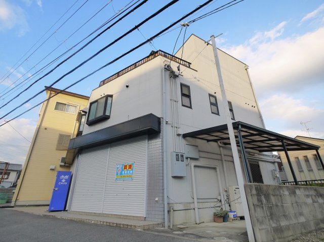 新生駒台5番店舗の外観