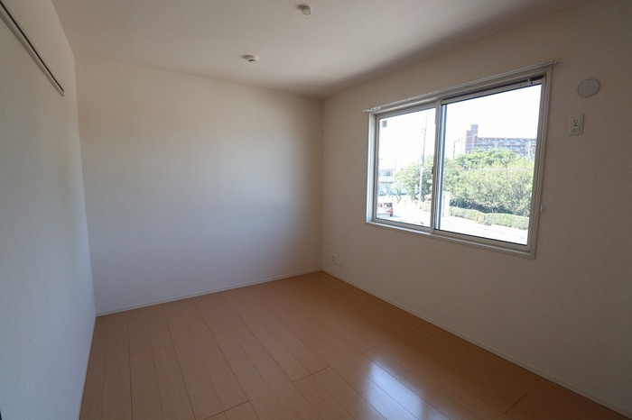 WIT神立の洋室|洋室（ハングバー付き）