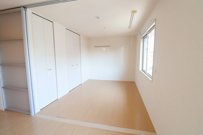 WIT神立の寝室|洋室（室内物干し付き）