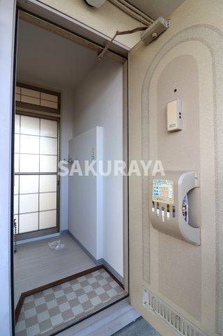 メイプルハイツの玄関|現況と異なる場合がございます。
