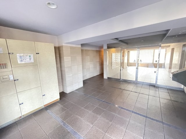 サンマンションアトレ横須賀のエントランス