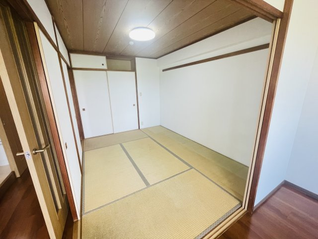 サンマンションアトレ横須賀の和室|6帖の和室