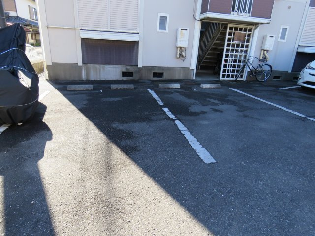 ガーデンハイツ早川Bの駐車場