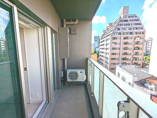 クレヴィアリグゼ日暮里根岸の設備|洗濯物干せるワイドバルコニーです
