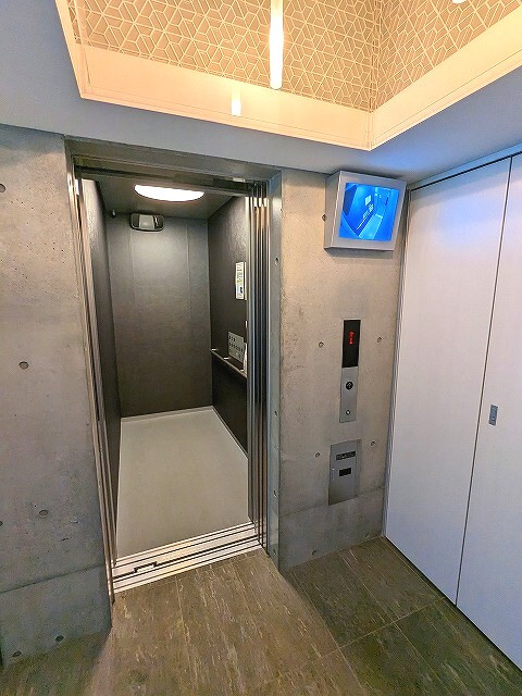 クレヴィアリグゼ日暮里根岸の設備|防犯モニター付きセキュリティエレベーター