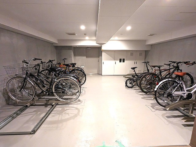 クレヴィアリグゼ日暮里根岸の設備|屋内駐輪場