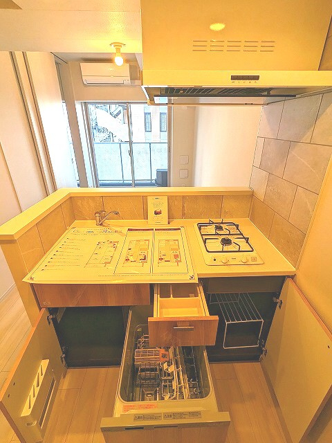 クレヴィアリグゼ日暮里根岸のキッチン|カウンターキッチン、食器洗浄乾燥機付き