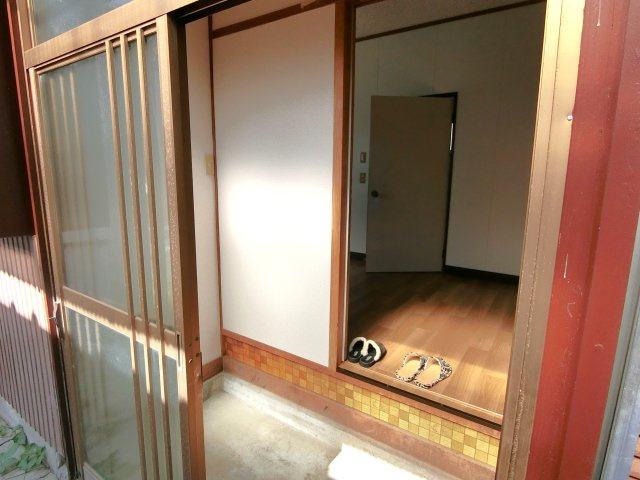 酒造（ミキ）貸家7号棟の玄関