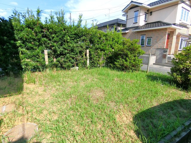 酒造（ミキ）貸家7号棟の庭