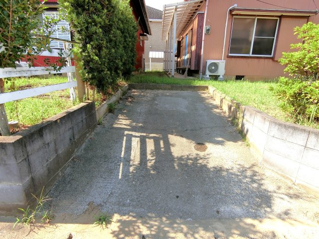 酒造（ミキ）貸家7号棟の駐車場