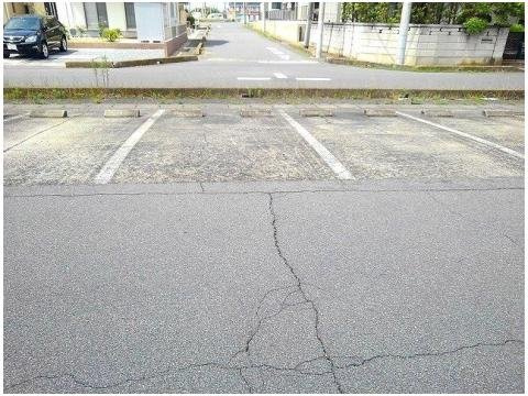 ロイヤルエステート神明Ａの駐車場|駐車場完備です