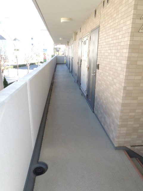 多摩市一ノ宮３丁目の賃貸マンションのその他共用部分|共用廊下【ホーム・ベース】