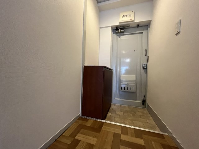 灘ロイヤルハイツの玄関