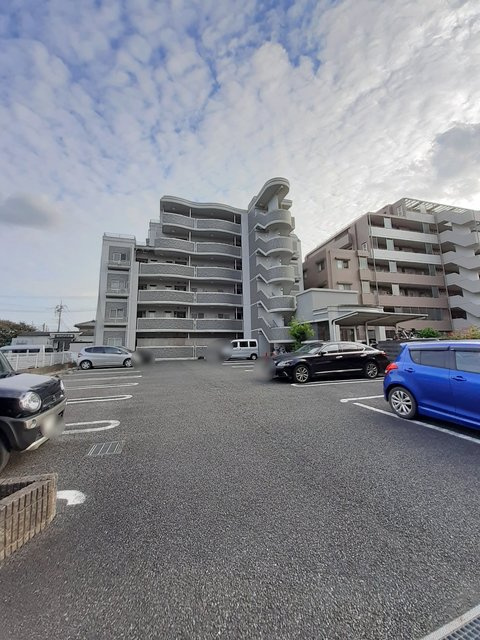WAVES＆SHEELSの駐車場