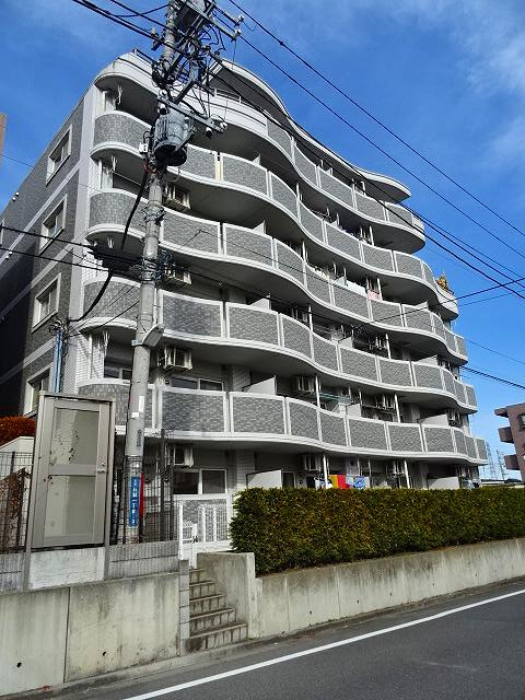 WAVES＆SHEELSの外観