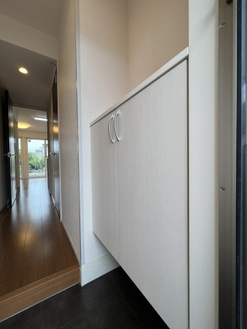 ノーベルの玄関|シューズボックス