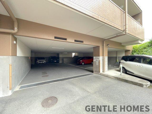 高宮パークホームズの駐車場