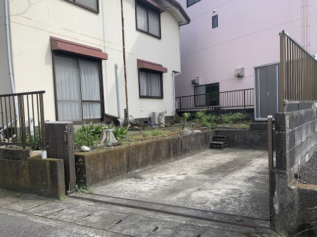 中古戸建　静岡市駿河区下島の駐車場|1つ目は北側