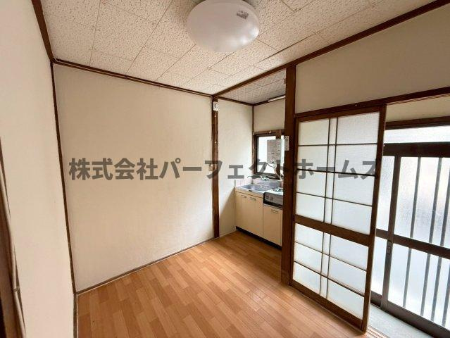 小倉町テラスハウスの居間・リビング|ゆったり過ごせる居間です