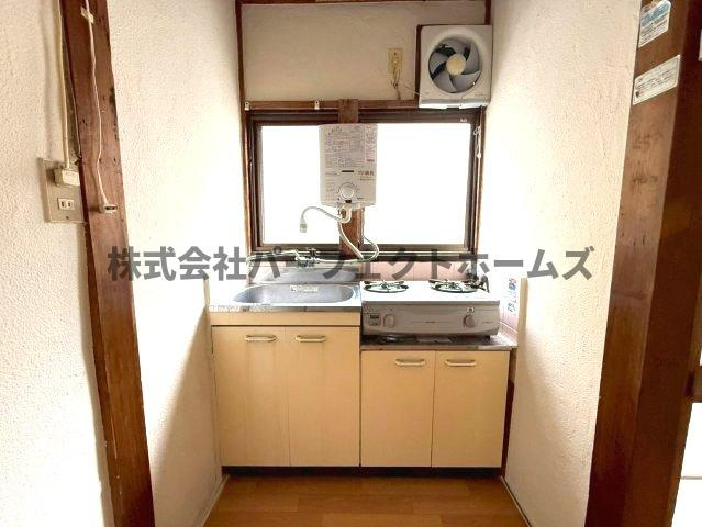 小倉町テラスハウスのキッチン|お料理しやすいキッチンです