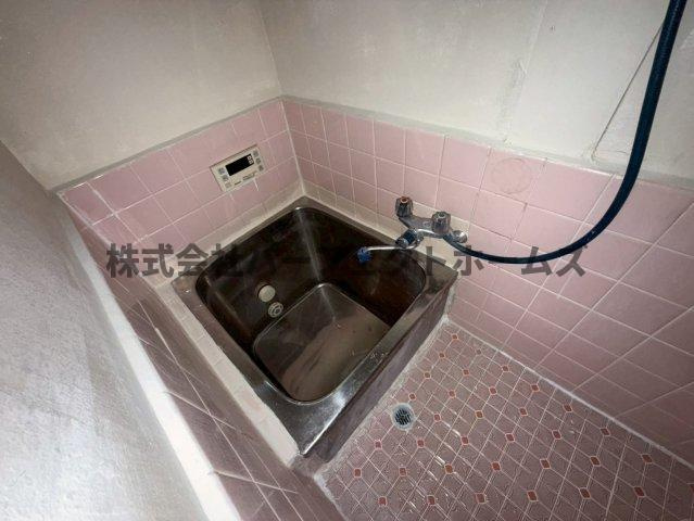 小倉町テラスハウスの浴室|日々の疲れを癒すお風呂付です