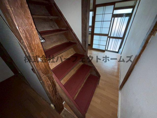 小倉町テラスハウスの内装|明るい色調の室内です