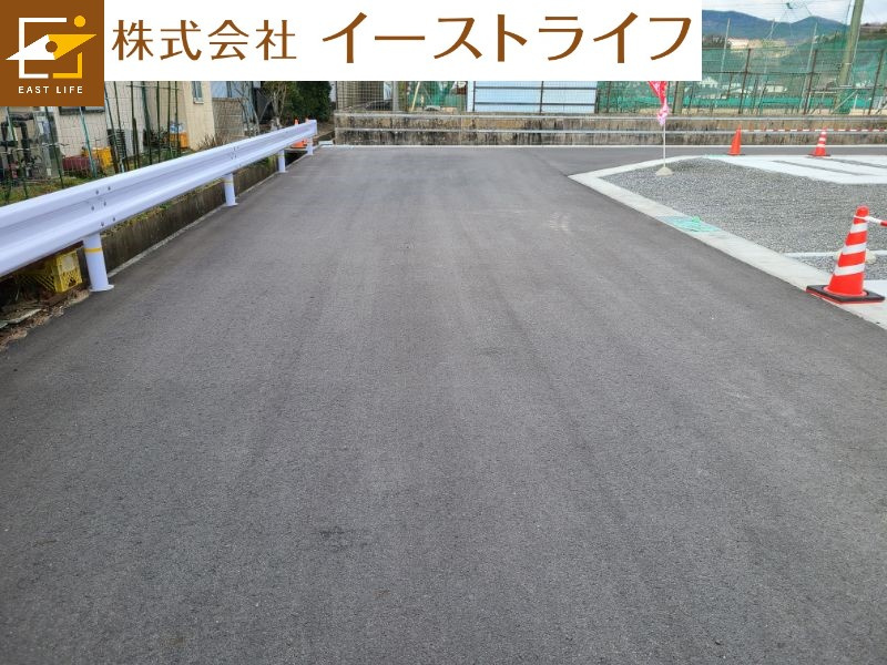好間町上好間3期5棟の前面道路含む現地写真|建物南側の6.0ｍ公道