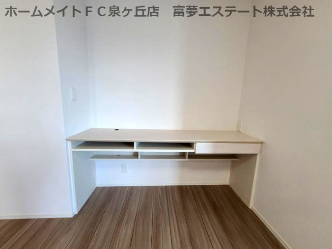 【内装】 | アーバンクロス | ワークデスク付き