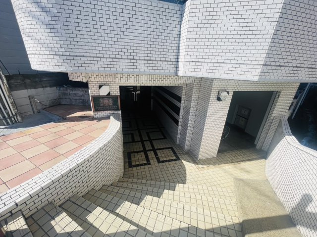 ライオンズマンション京都御室南のエントランス