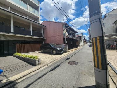 グランディール二条城の周辺|前面道路